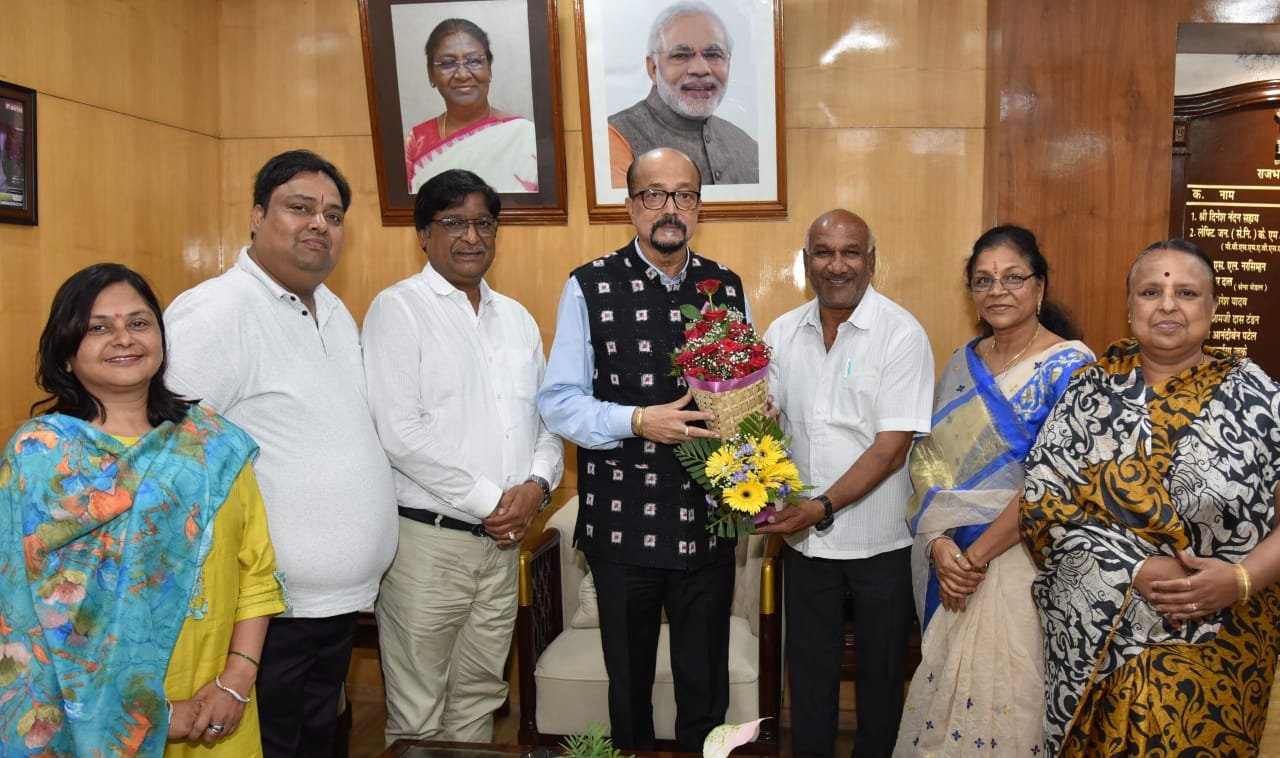 “नवम अग्र अलंकरण 2025 : 27 विभूतियों का होगा सम्मान, रायपुर में सजेगा भव्य समारोह” “नवम अग्र अलंकरण 2025 : 27 विभूतियों का होगा सम्मान, रायपुर में सजेगा भव्य समारोह”