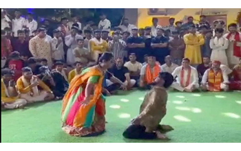 गरबा के नाम पर फूहड़ता : वैशाली नगर विधायक रिकेश सेन घिरते नजर आ रहे विवादों में