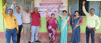 वेतनवृद्धि की मांग को लेकर सहकारी बैंक कर्मचारियों ने किया विरोध प्रदर्शन