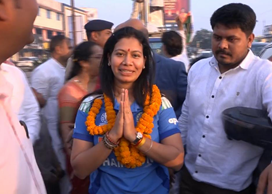 टीम इंडिया की वर्ल्ड चैंपियन जीत में अहम भूमिका निभाने वाली छत्तीसगढ़ की बेटी आकांक्षा सत्यवंशी का रायपुर आगमन, मरीन ड्राइव पर हुआ उनका भव्य स्वागत